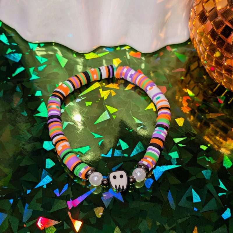 Halloween friendship bracelet that with ghost and mixed clay beads in white, black, orange, green and purple — view 4